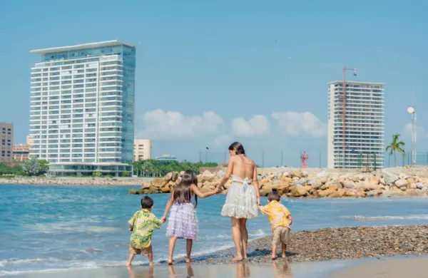 Najbolj&scaron;e je, da se v oblačilih dobro počutimo. Poletje ne mara zategnjenosti, težkih materialov in oblek, v katerih komaj čakamo, da se vrnemo v hotelsko sobo.