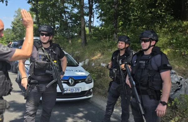 Lov na nevarnega oboroženega zločinca: lovilo ga je 158 policistov