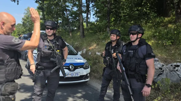 Lov na nevarnega oboroženega zločinca: lovilo ga je 158 policistov