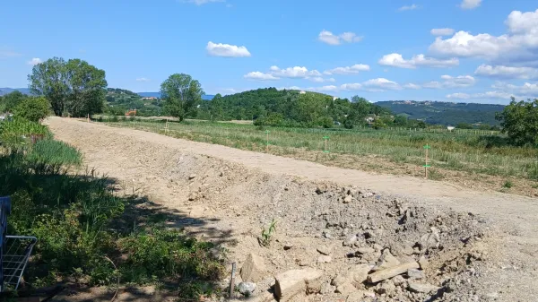 Nasip med &Scaron;alaro in Tribanom bo zatravljen, dostop nanj pa bo mogoč
