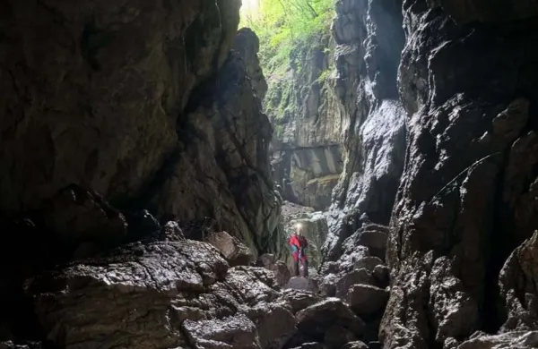 Novokrajska jama