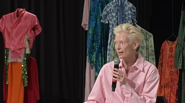 Tilda Swinton: &ldquo;Delali smo v duhu tovari&scaron;tva. To je resnično zdravilo.&rdquo;