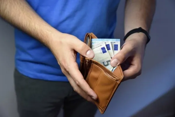 Bo Jan&scaron;eva vlada plačno reformo izpeljala do konca?