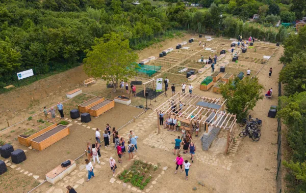 Urbani vrtovi: Poleg svežih cuket &scaron;e druženje ob gredicah (FOTOGALERIJA)