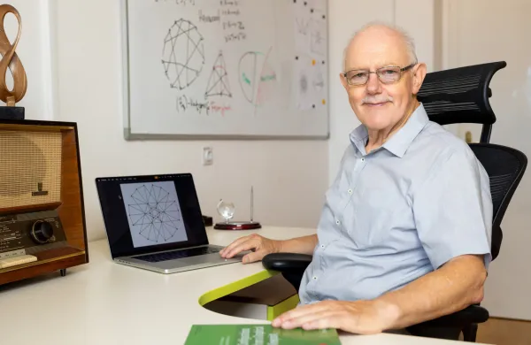 Dr. Tomaž Pisanski med dobitniki priznanja Hrva&scaron;kega matematičnega dru&scaron;tva