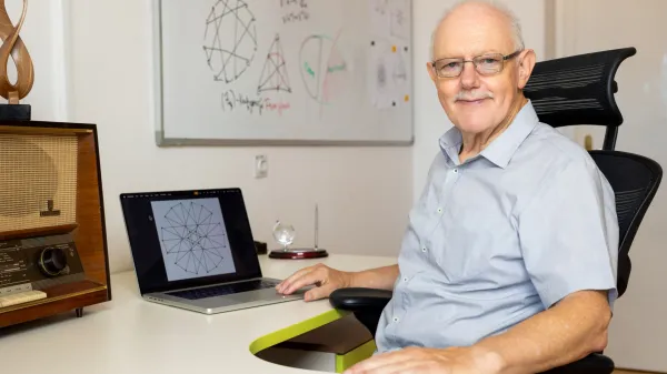 Dr. Tomaž Pisanski med dobitniki priznanja Hrva&scaron;kega matematičnega dru&scaron;tva