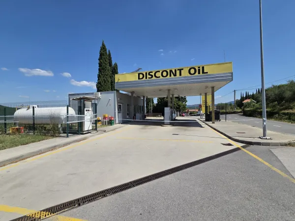 bencinski servis Plavje