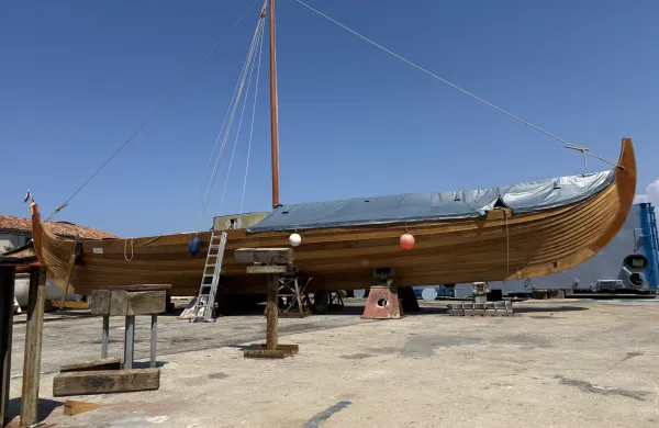 Iz Izole proti Grčiji bo plul kot Vikingi pred tisoč leti