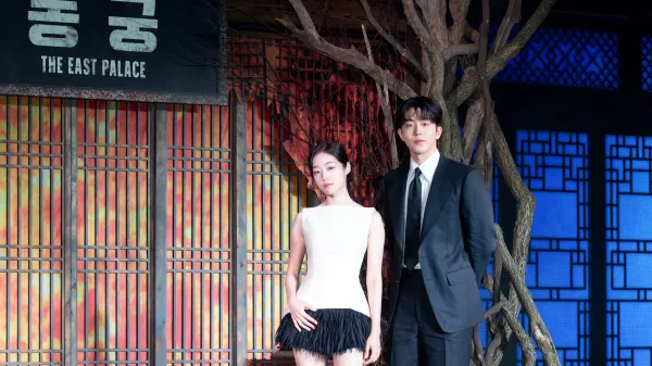 Igralca Roh Yoon-Seo in Nam Joo-Hyuk