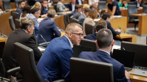 Poslanec Resnice Boris Mijić (v sredini)
