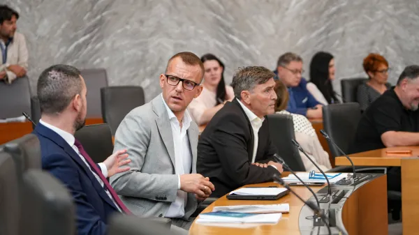 Zapletom s poslancem Borisom Mijićem kar ni videti konca. 