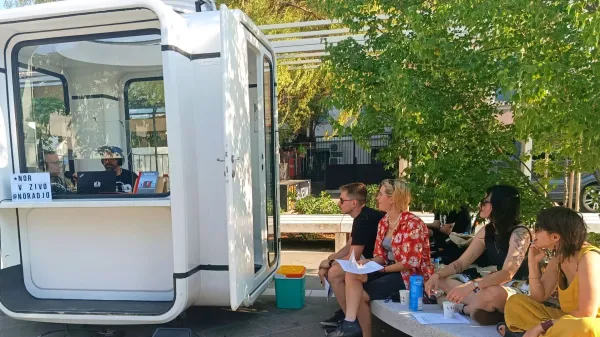 Kiosk K67, iz katerega je v živo oddajal NOR, kot stiči&scaron;če ustvarjalnosti