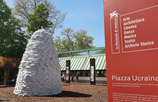 59. mednarodni umetni&scaron;ki Bienale Venezia Benetke Piazza Ucraina Giardini trg Ukrajina