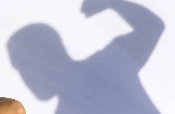 V Bologni v spopadih med policijo in protestniki več deset ranjenih