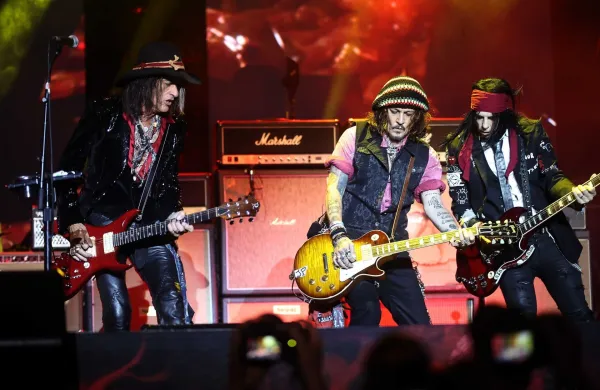 Poleg Alica Cooperja so "hollywoodski vampirji" &scaron;e (z leve) Joe Perry, Johnny Depp in Tommy Henriksen 