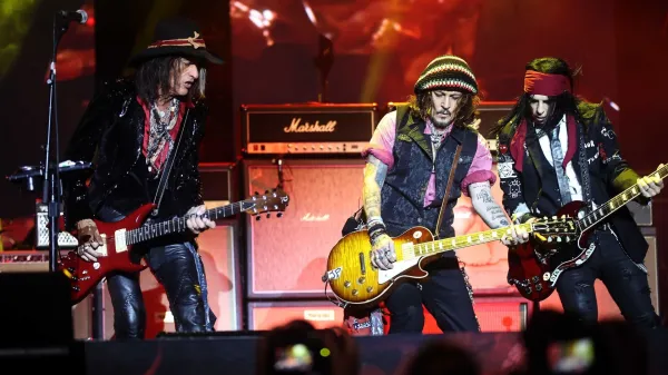Poleg Alica Cooperja so "hollywoodski vampirji" &scaron;e (z leve) Joe Perry, Johnny Depp in Tommy Henriksen 