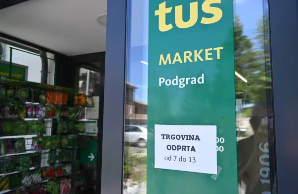 Po treh tednih od okvare le odprli trgovino v Podgradu