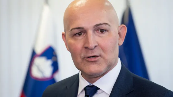 Minister za izobrazevanje, znanost in mladino Borut Rončević