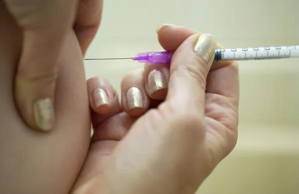 Državljani tretjih držav iz vizumskega režima bodo poslej morali ob podalj&scaron;anju začasnega prebivanja na Hrva&scaron;kem opraviti zdravstveni pregled, po potrebi pa se tudi cepiti. 