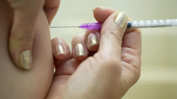 Državljani tretjih držav iz vizumskega režima bodo poslej morali ob podalj&scaron;anju začasnega prebivanja na Hrva&scaron;kem opraviti zdravstveni pregled, po potrebi pa se tudi cepiti. 