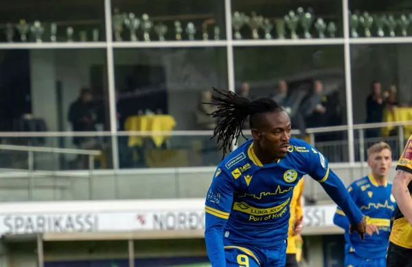 Nogomet, konferenčna liga, NSI Runavik: Koper 0:2, Brown Irabor