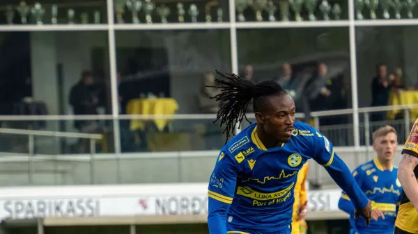 Nogomet, konferenčna liga, NSI Runavik: Koper 0:2, Brown Irabor