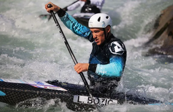 Ljubljana, kajakaski center Tacen.Trening slovenske reprezentance pred evropskih prvenstvom v slalomu na divjih vodah.Kajakas Luka Bozic.