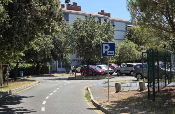 Livade - nova prometna signalizacija - parkiranje, julij 2026