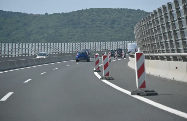 Nova delovna zapora ima vse - table, omejitev in radar - le delavcev skoraj ni