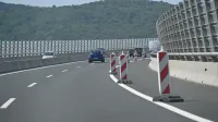 Nova delovna zapora ima vse - table, omejitev in radar - le delavcev skoraj ni
