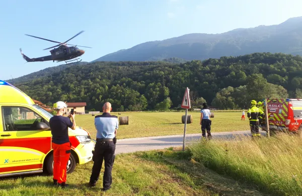 nesreča, Kobarid, kolesar, huje po&scaron;koidovan, voja&scaron;ki helikopter