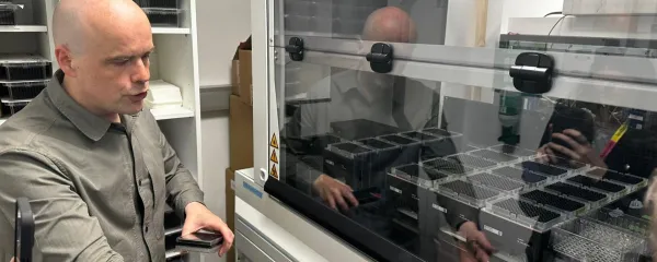 Raziskovalna skupina pod vodstvom Sashe Mendjana razvija organoide oziroma laboratorijsko ustvarjene mini organe, ki posnemajo delovanje člove&scaron;kih organov. 