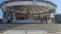 Zunanji oltar cerkve sv. Jakova v Međugorju, ki ga je neznanec zažgal