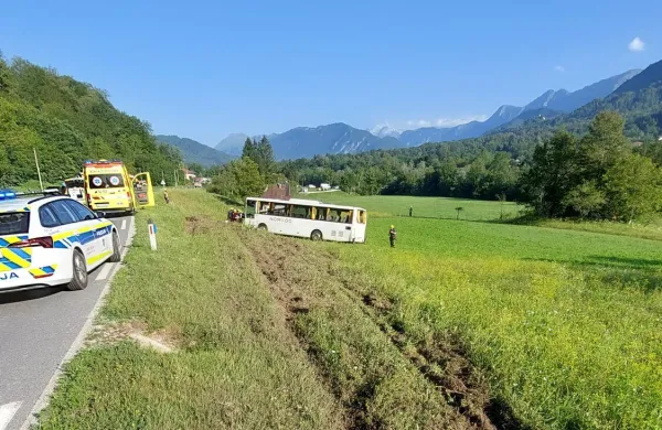 nesreča avtobus več po&scaron;kodovanih cesta Tolmin Kobarid pri Kamnem