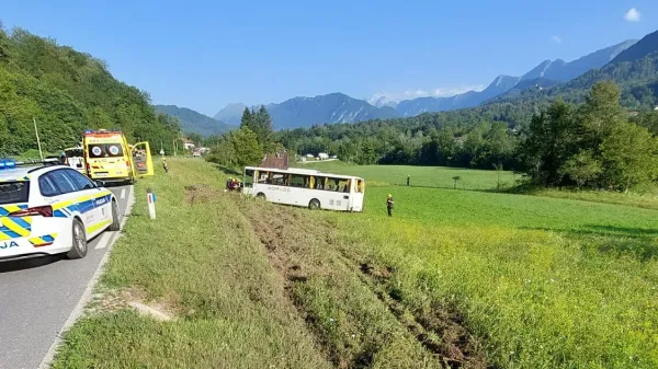 nesreča avtobus več po&scaron;kodovanih cesta Tolmin Kobarid pri Kamnem