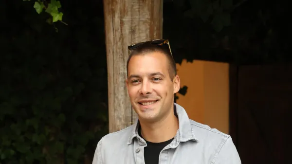 Postavni zvezdnik serije Nemirna kri zapu&scaron;ča igralski poklic