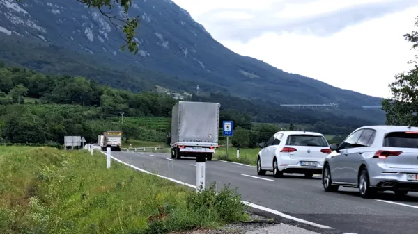 Nevarni odsek: DRSI se je zdaj odločil, da bo tu urediti neprekinjeno ločilno črto