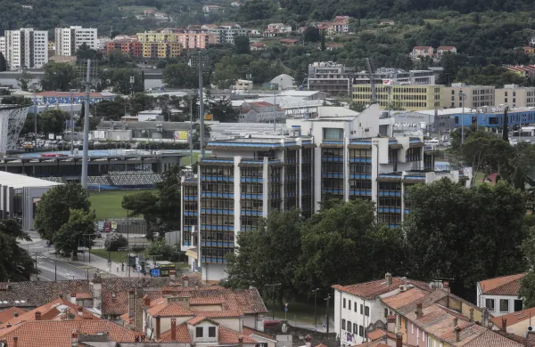 Koper, 04.07.2024panorama Kopra s koprskega zvonika,stavba banka Intesa San Paolo