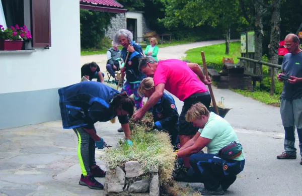 &Scaron;truklji in čavenski lonec čakajo udeležence pohoda na Čaven