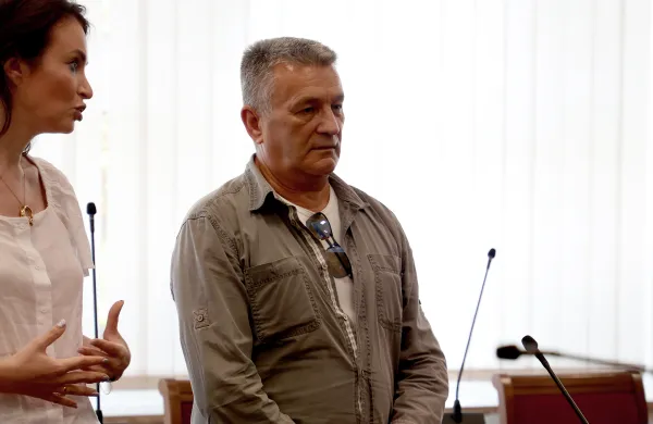 Tri leta po obsodbi dr. Oskar le za zapahi
