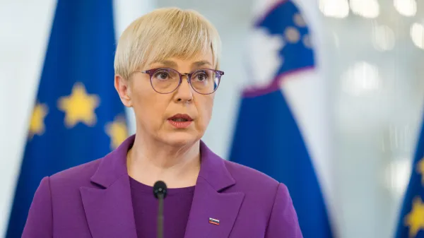 Predsednica države Nata&scaron;a Pirc Musar je čestitala mandatarju nove vlade Janezu Jan&scaron;i.