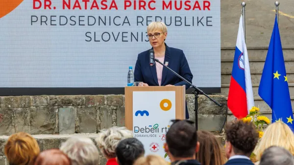 Predsednica po nesreči nadaljuje z dopustom