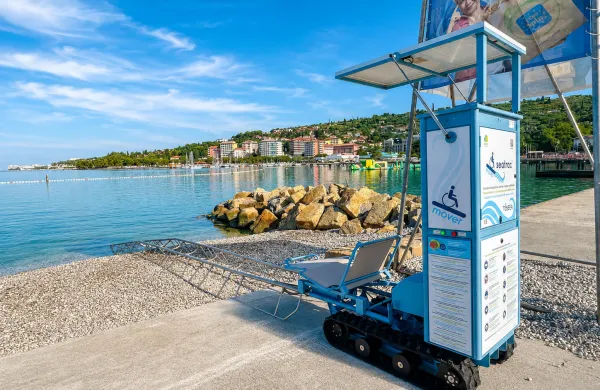 Do morja brez ovir: kako dostopne so istrske plaže za invalide?