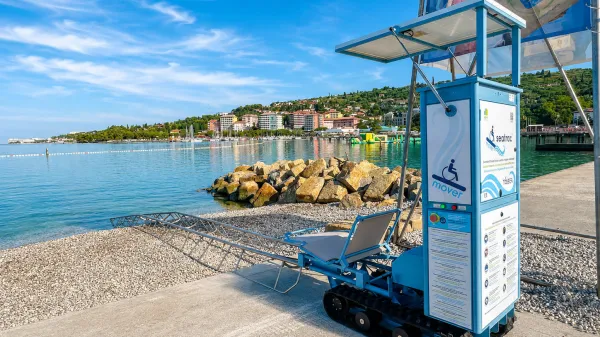Do morja brez ovir: kako dostopne so istrske plaže za invalide?