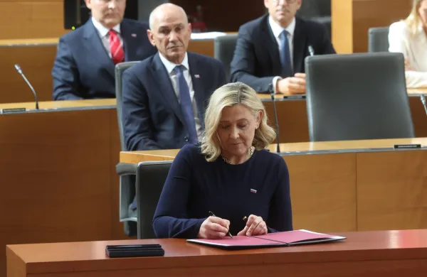 Ministrica za kulturo Ignacija Fridl Jarc