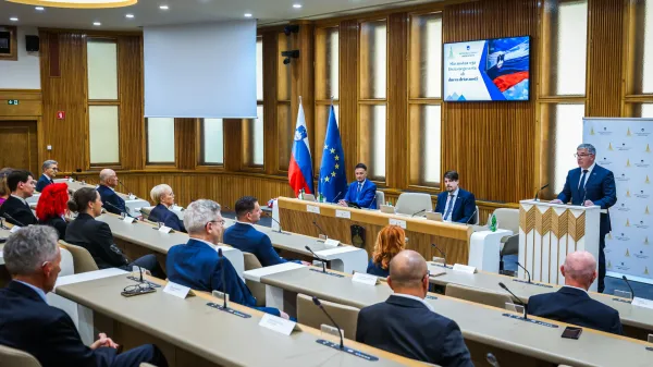 Ljubljana, DZ.Slavnostna seja drzavnega sveta.Predsednik DS Marko Lotric.