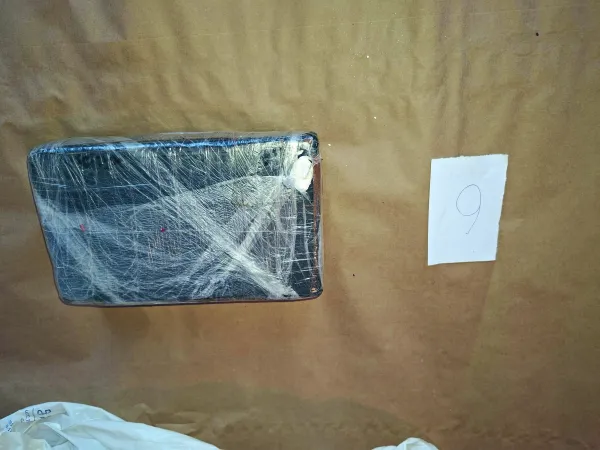 Preiskovali nasilni&scaron;tvo, odkrili več kilogramov droge in orožje