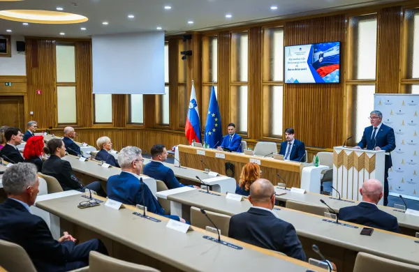 Ljubljana, DZ.Slavnostna seja drzavnega sveta.Predsednik DS Marko Lotric.