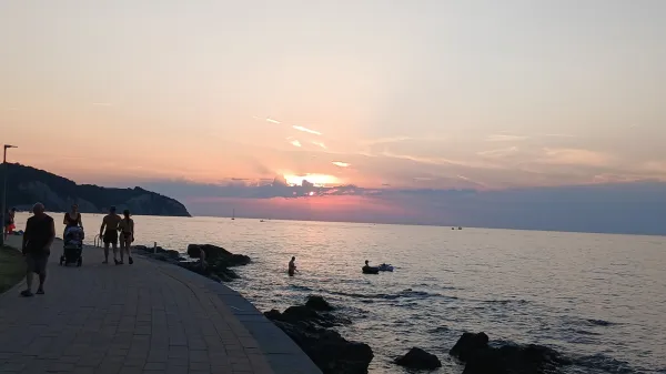 &Scaron;e naprej se bodo nadaljevale idealne razmere za večerno in nočno kopanje.