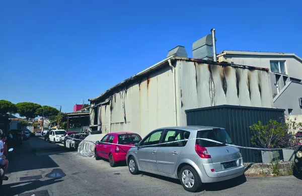 požar, Izola, Polje, gorela kleparska delavnica, avtomobili, evakuacija